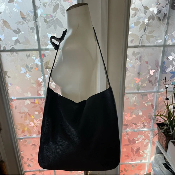 Field Manor Black Shoulder Leather Bag . - Picture 2 of 8